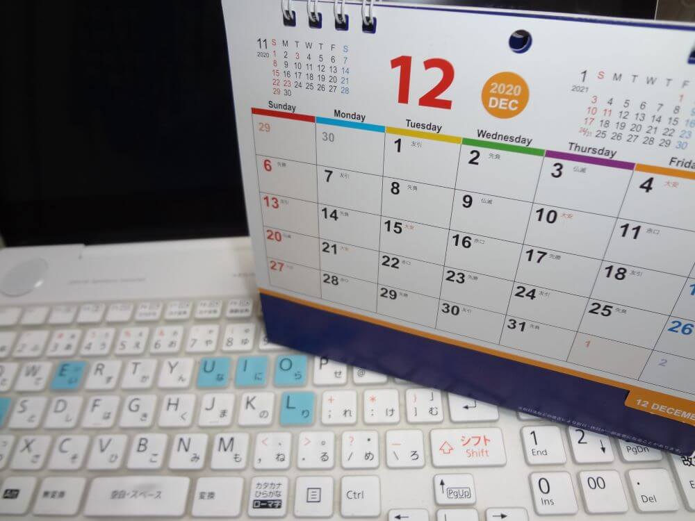 12月カレンダーとキーボード